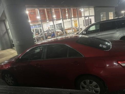 Used 2010 Toyota Camry LE image 7