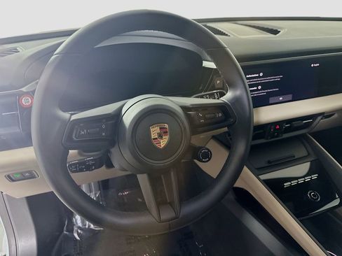 Certified 2025 Porsche Macan Electric image 12