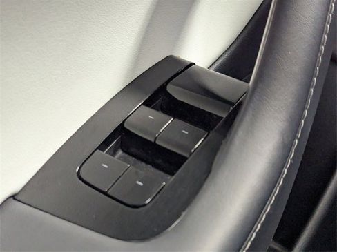 Used 2020 Tesla Model 3 Standard Range image 18