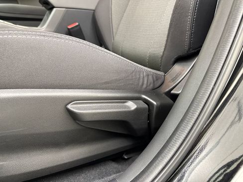 Used 2024 Subaru Crosstrek 2.0i Premium image 13