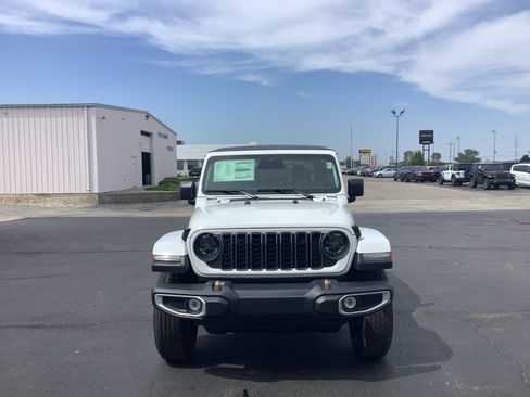 New 2026 Jeep Gladiator Sport AWD/4WD image 2