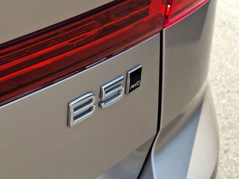 Certified 2024 Volvo XC60 B5 Core image 31