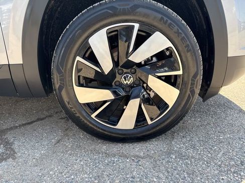 New 2025 Volkswagen Atlas Cross Sport SE image 31