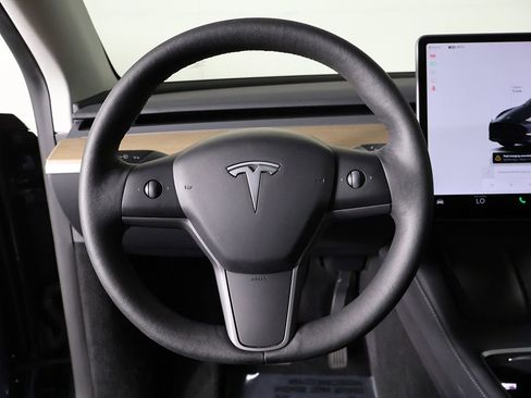 Used 2023 Tesla Model Y AWD image 38