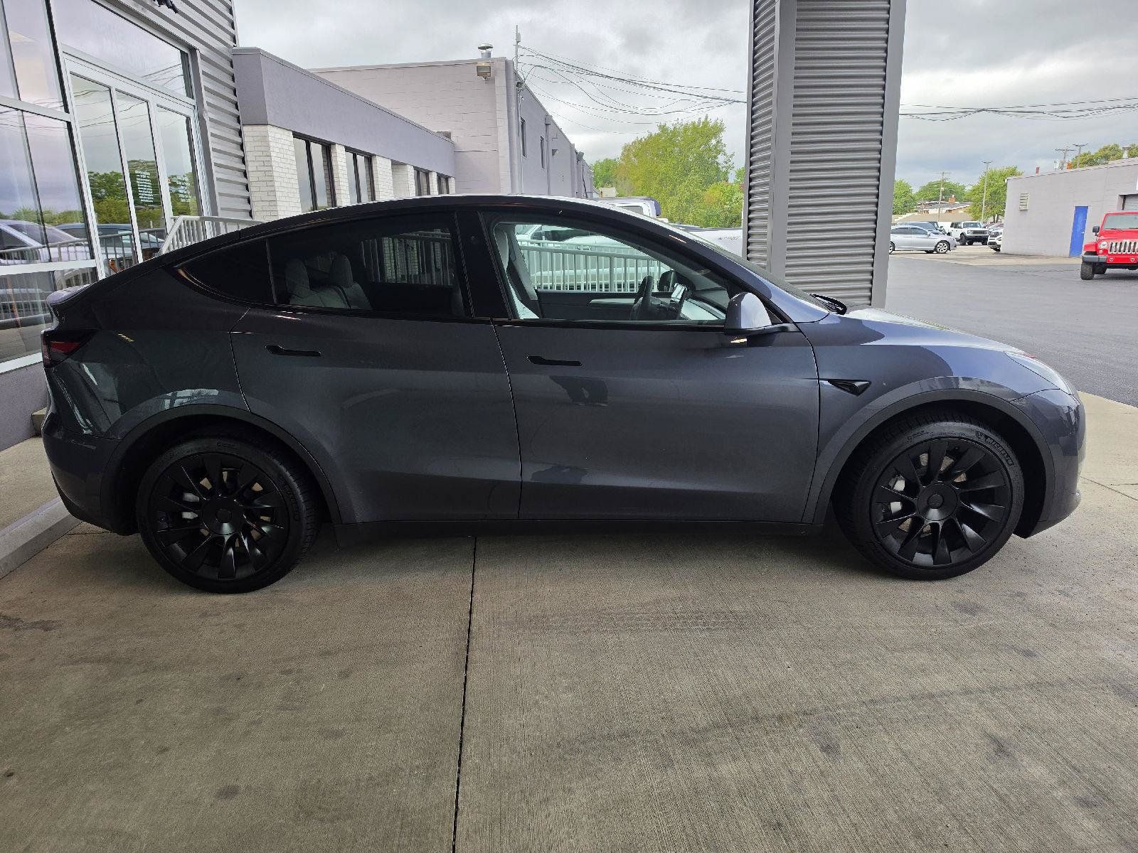 Used 2023 Tesla Model Y AWD image 5