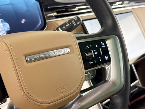 Used 2025 Land Rover Range Rover SE AWD/4WD image 19
