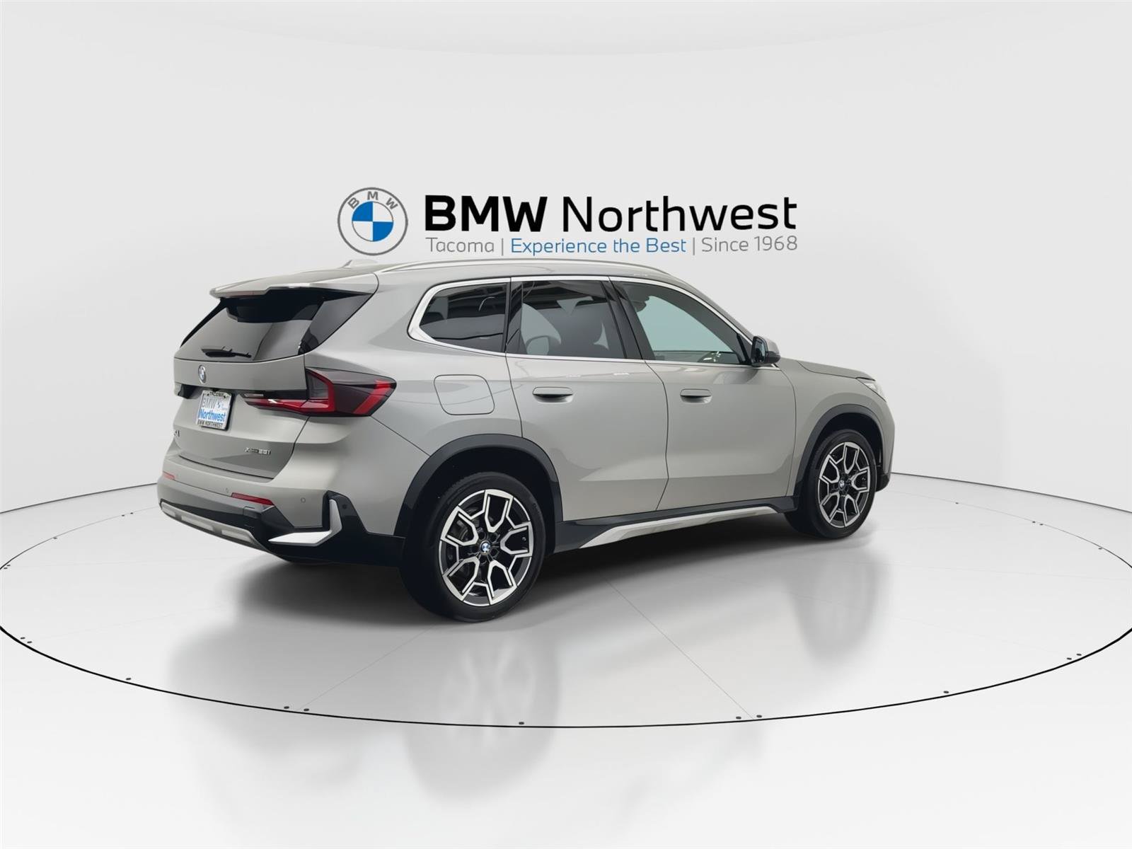 Used 2025 BMW X1 xDrive28i w/ Convenience Package AWD/4WD image 3