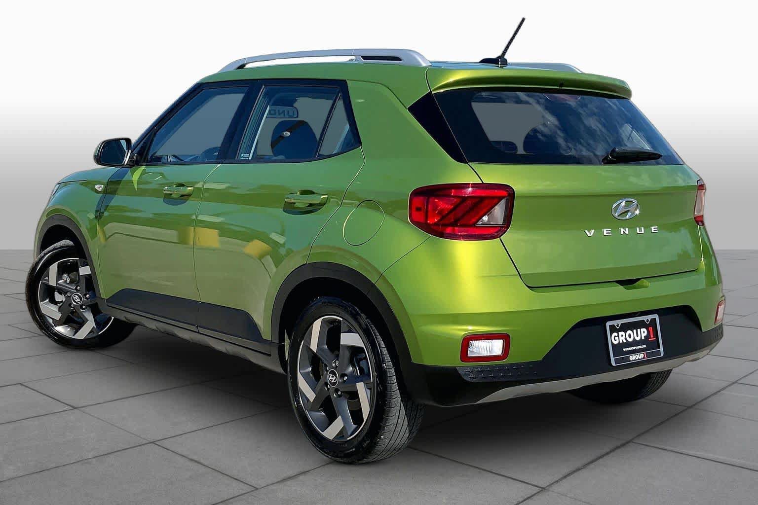 Used 2023 Hyundai Venue SEL FWD image 12