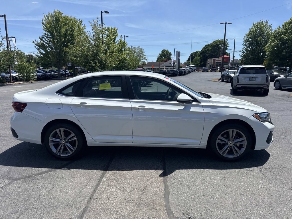 Used 2023 Volkswagen Jetta SE FWD image 9