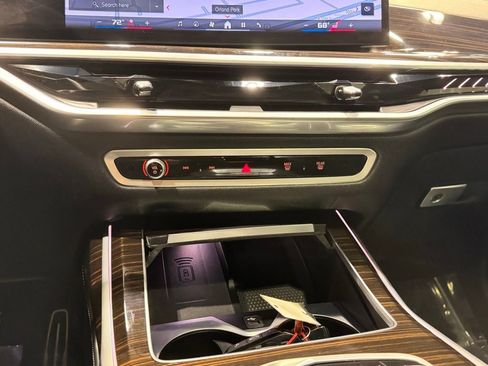 Used 2024 BMW X7 M60i image 8