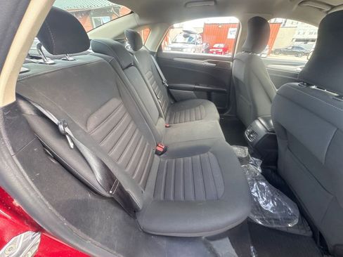 Used 2019 Ford Fusion SE FWD image 16