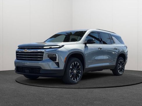 New 2026 Chevrolet Traverse LT w/ Sun and Wheel Package AWD/4WD image 3