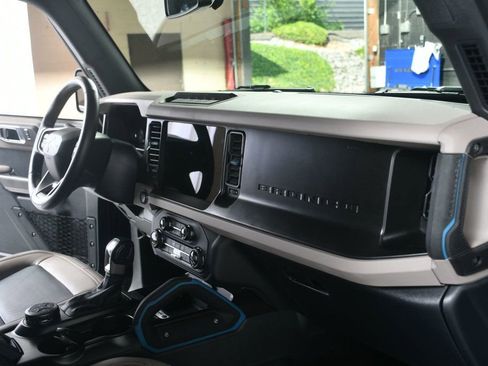 Used 2023 Ford Bronco Wildtrak AWD/4WD image 27