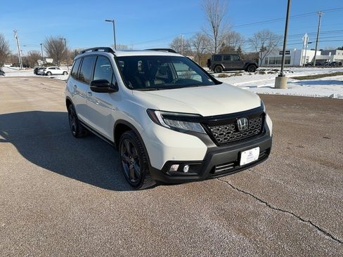 Certified 2019 Honda Passport Touring image 3