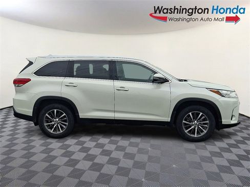 Used 2019 Toyota Highlander XLE image 7