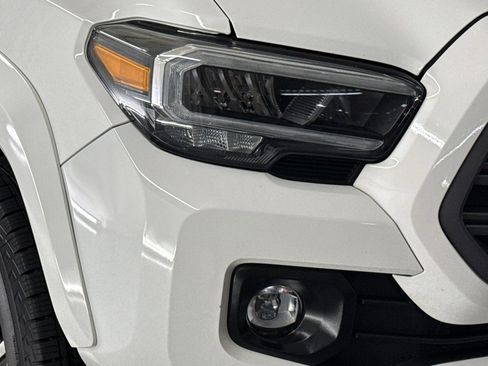 Used 2023 Toyota Tacoma TRD Sport w/ Black Out Package (TMS) image 10