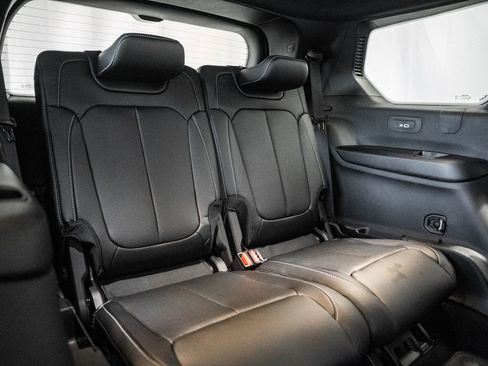 New 2025 Jeep Grand Cherokee L Limited w/ Luxury Tech Group II image 34