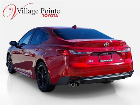 Used 2025 Toyota Camry SE image 5