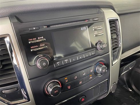 Used 2018 Nissan Titan SV image 7