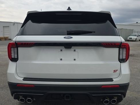 Used 2025 Ford Explorer ST image 4