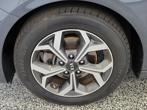 Used 2020 Kia Forte LXS FWD image 5