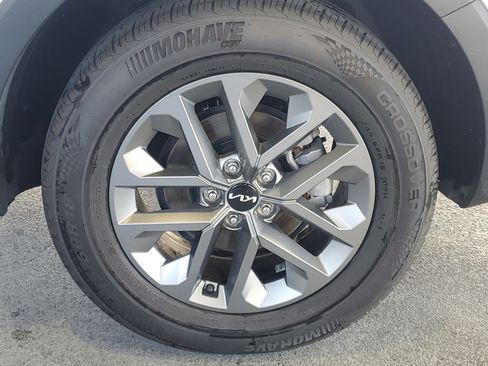 Used 2023 Kia Telluride LX AWD/4WD image 6