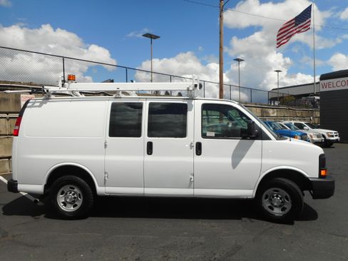 Used 2016 Chevrolet Express 2500 w/ Cold Climate Package RWD image 6
