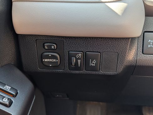 Used 2017 Toyota RAV4 XLE AWD/4WD image 26