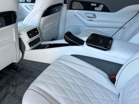 Certified 2025 Mercedes-Benz Maybach GLS 600 4MATIC image 32
