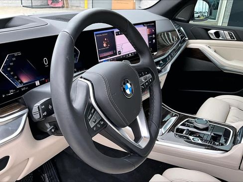 Used 2026 BMW X5 xDrive40i w/ Executive Package image 16