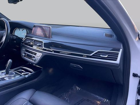 Used 2019 BMW 750i xDrive w/ M Sport Package AWD/4WD image 18