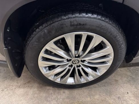 Certified 2025 Toyota Highlander Platinum AWD/4WD image 44