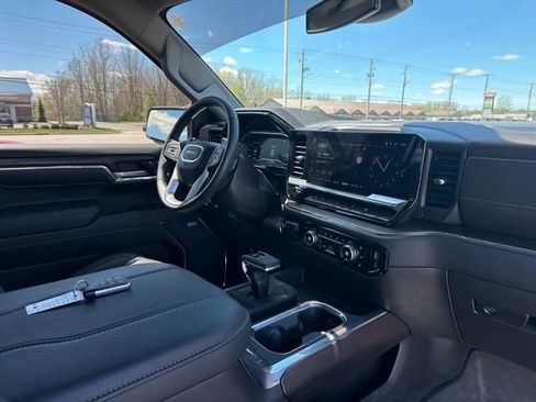 Used 2024 GMC Sierra 1500 SLT w/ SLT Premium Plus Package AWD/4WD image 9
