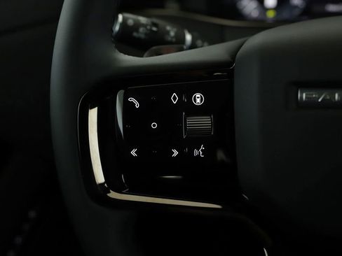 New 2024 Land Rover Range Rover Evoque Dynamic SE image 9