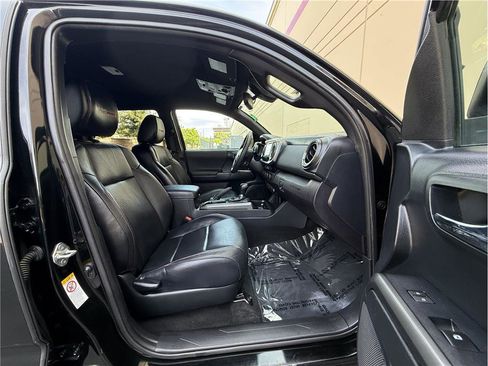 Used 2018 Toyota Tacoma TRD Pro AWD/4WD image 29