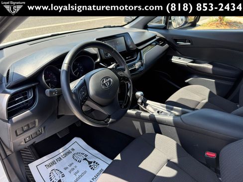 Used 2018 Toyota C-HR XLE FWD image 16