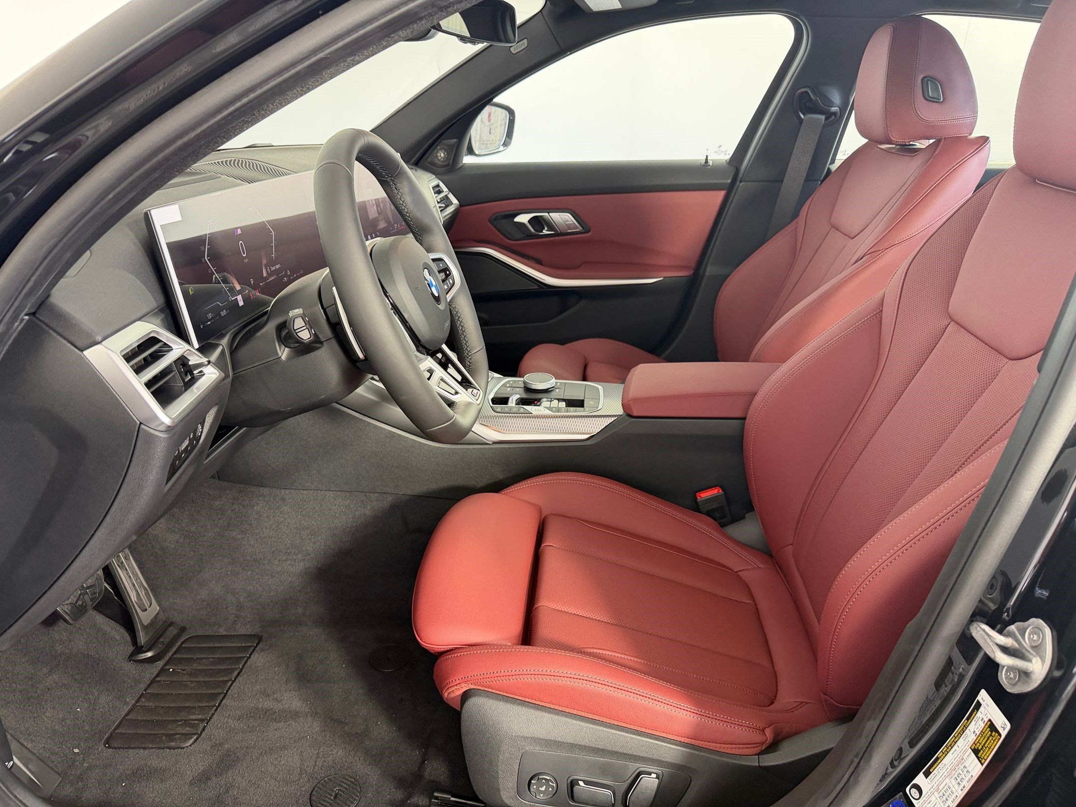 Used 2026 BMW 330i Sedan w/ M Sport Package RWD image 5