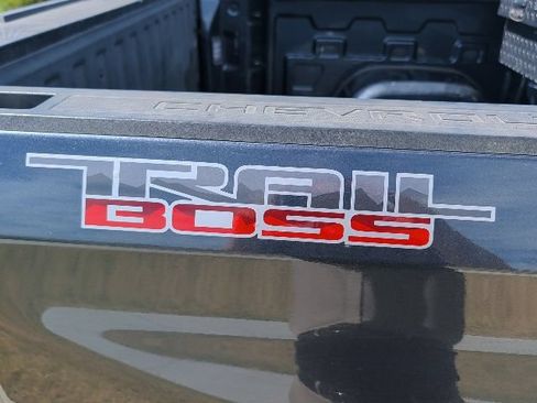 Used 2021 Chevrolet Silverado 1500 Custom Trail Boss AWD/4WD image 13