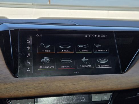 Used 2022 Audi e-tron GT Premium Plus image 11