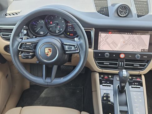 Certified 2026 Porsche Macan image 25