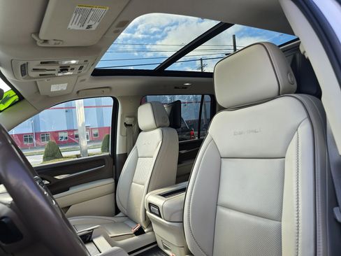 Used 2022 GMC Yukon XL Denali w/ Denali Ultimate Package AWD/4WD image 12