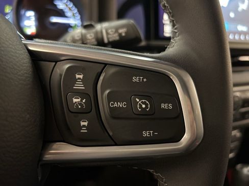 Used 2025 Jeep Wrangler Unlimited Sahara w/ Safety Group image 22