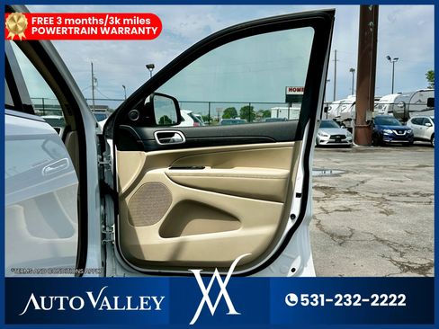 Used 2022 Jeep Grand Cherokee Laredo E image 16