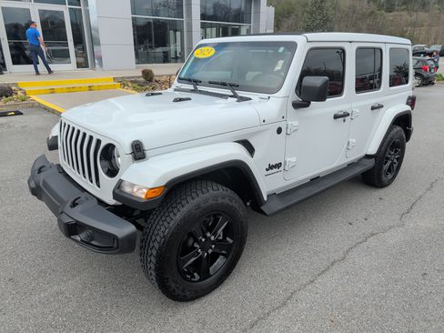 Used 2023 Jeep Wrangler Unlimited Sahara image 2