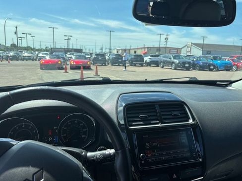 Used 2018 Mitsubishi Outlander Sport SEL AWD/4WD image 12