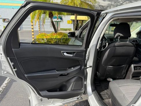 Used 2018 Ford Edge SE image 23