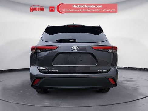 Used 2021 Toyota Highlander XLE AWD/4WD image 4