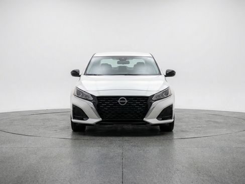 Used 2025 Nissan Altima 2.5 SV image 2