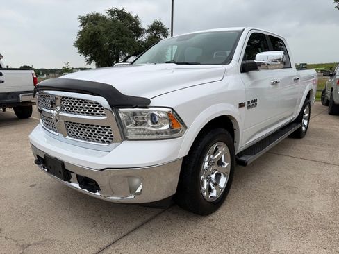 Used 2017 RAM 1500 Laramie w/ Convenience Group AWD/4WD image 3