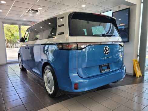 Used 2025 Volkswagen ID. Buzz 1st Edition image 7